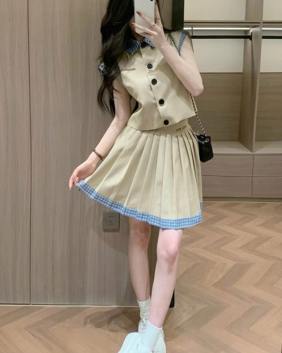 Set áo sát nách ngắn váy xếp ly xanh dương vàng Miu Miu 11