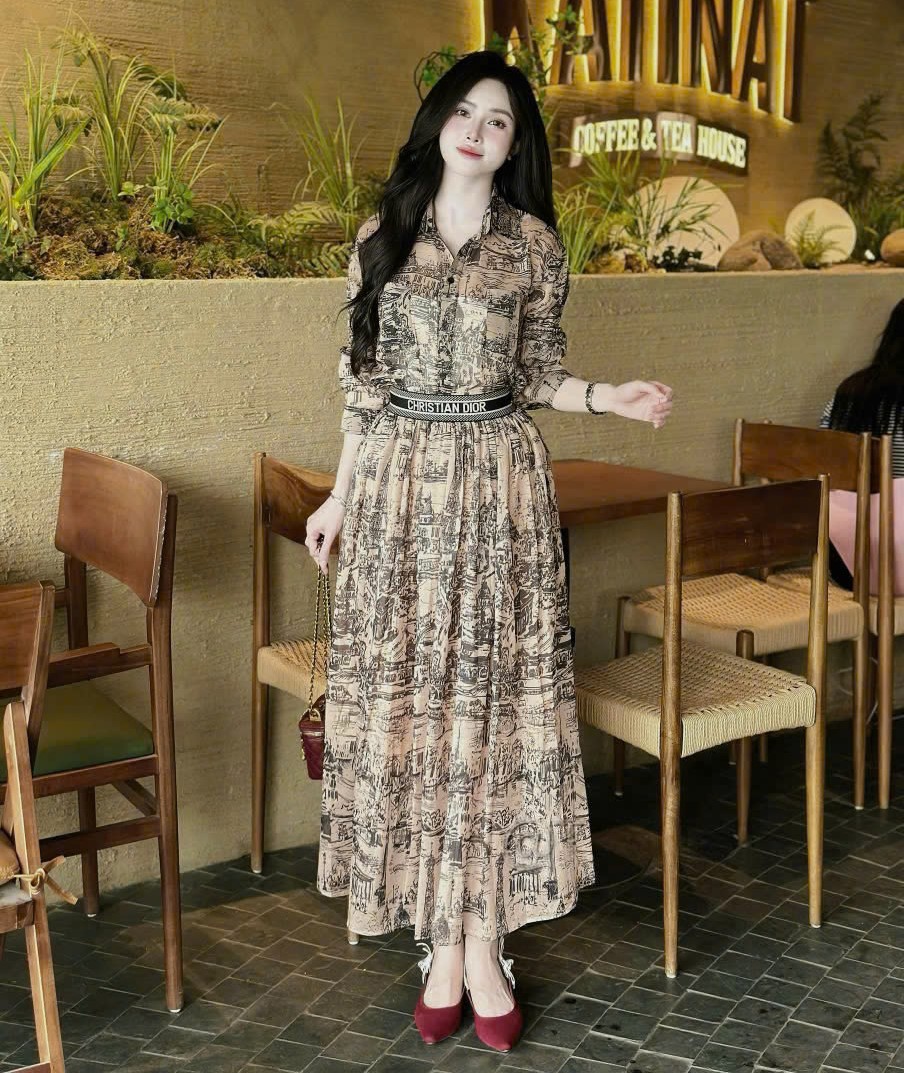 Set áo sơ mi váy dáng dài lưng thun màu kem Dior 2