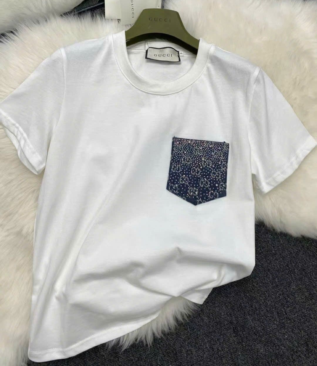 Set bộ áo thun trắng quần short nữ lưng cao Gucci đính đá 1