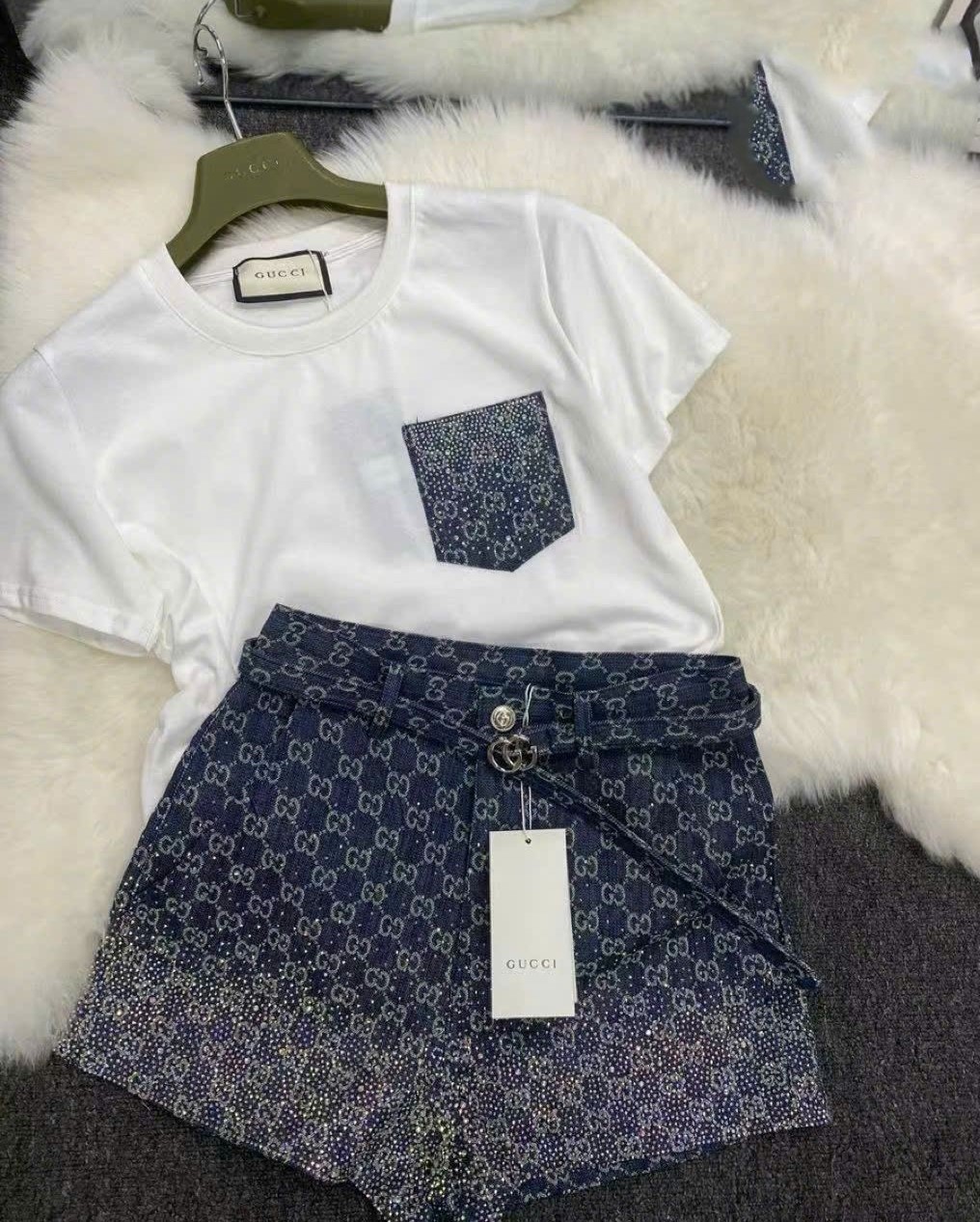 Set bộ áo thun trắng quần short nữ lưng cao Gucci đính đá 4