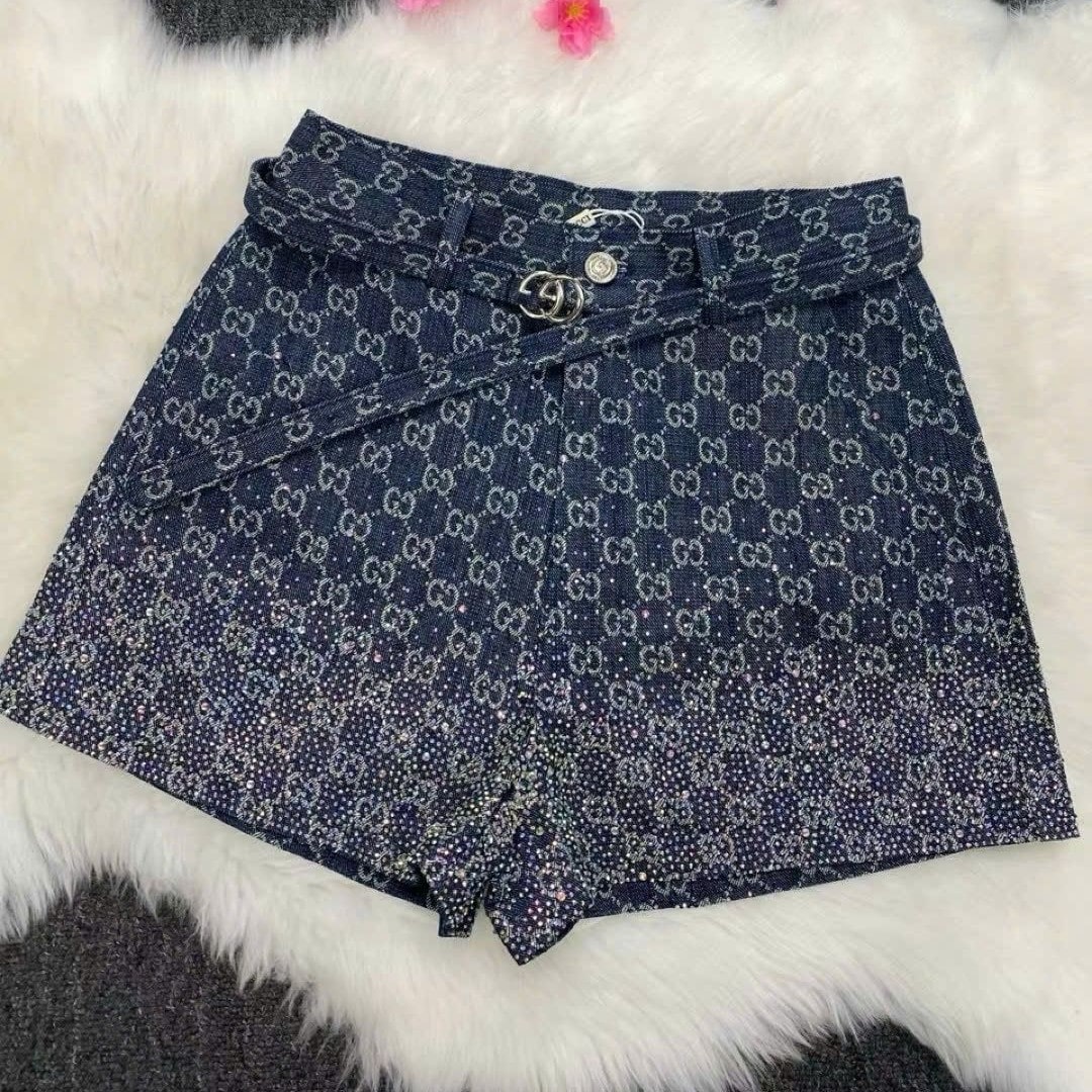 Set bộ áo thun trắng quần short nữ lưng cao Gucci đính đá 11