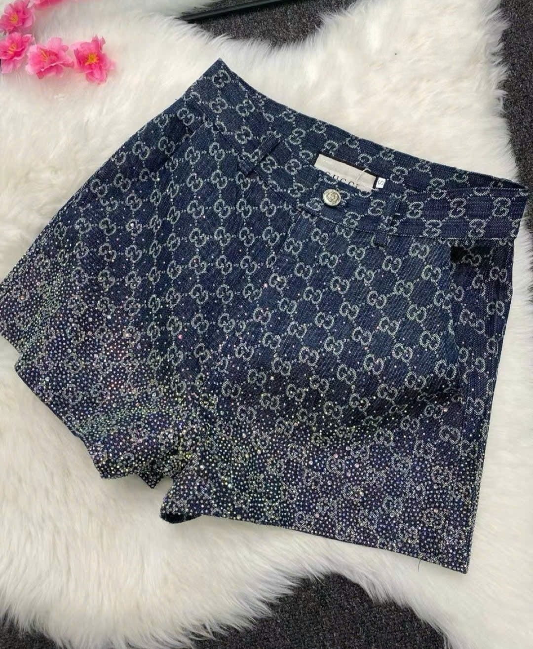 Set bộ áo thun trắng quần short nữ lưng cao Gucci đính đá 12