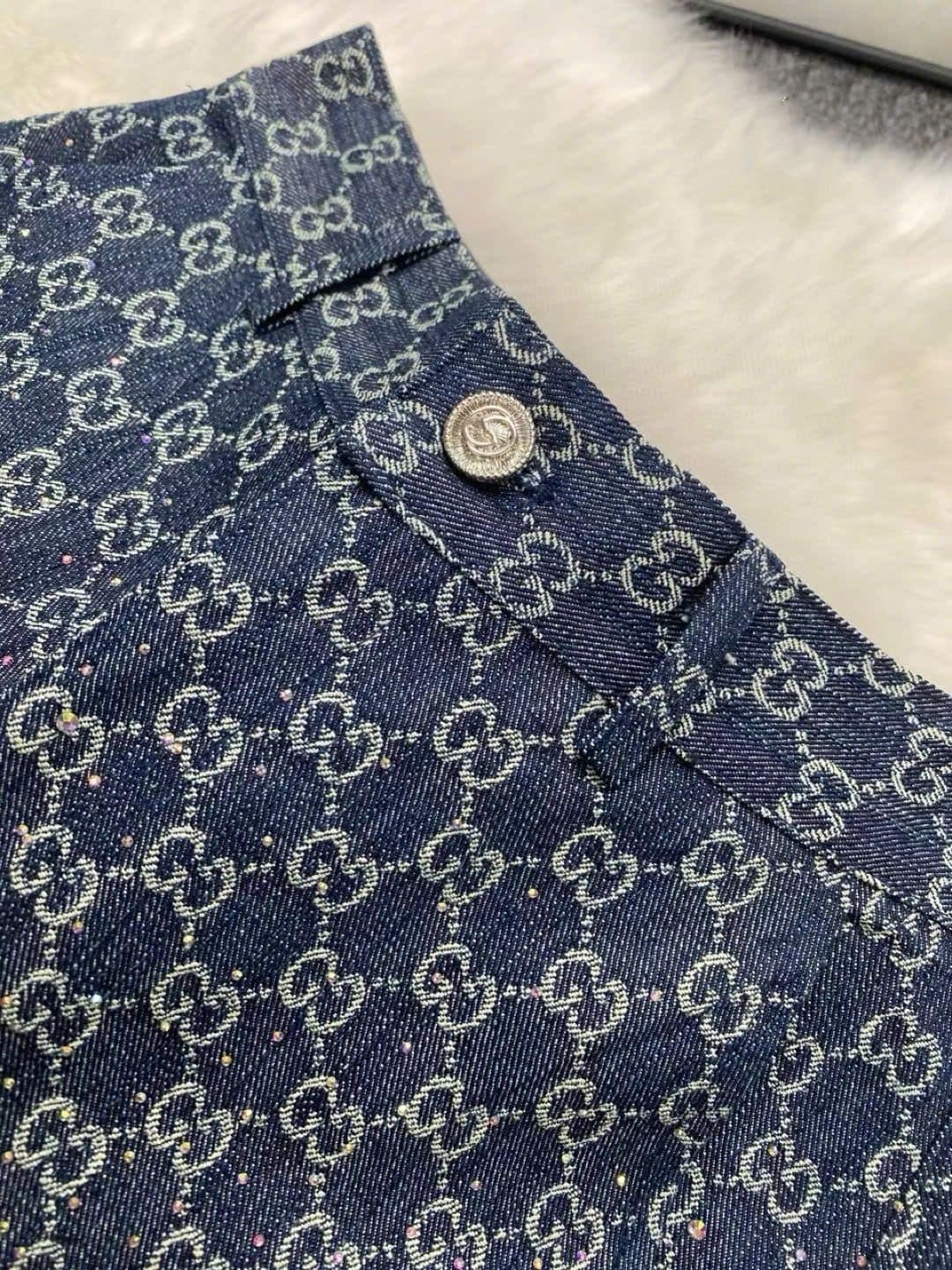 Set bộ áo thun trắng quần short nữ lưng cao Gucci đính đá 13