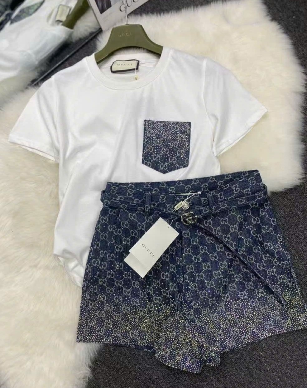 Set bộ áo thun trắng quần short nữ lưng cao Gucci đính đá 16