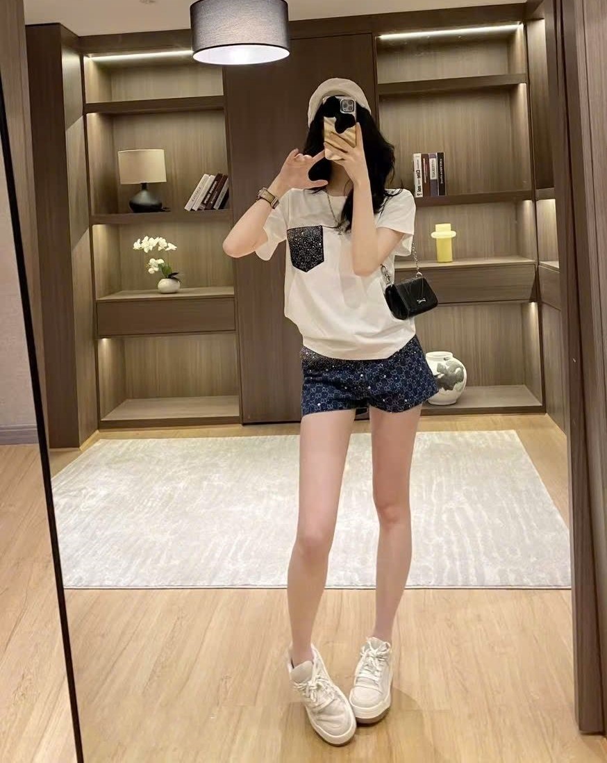 Set bộ áo thun trắng quần short nữ lưng cao Gucci đính đá 18