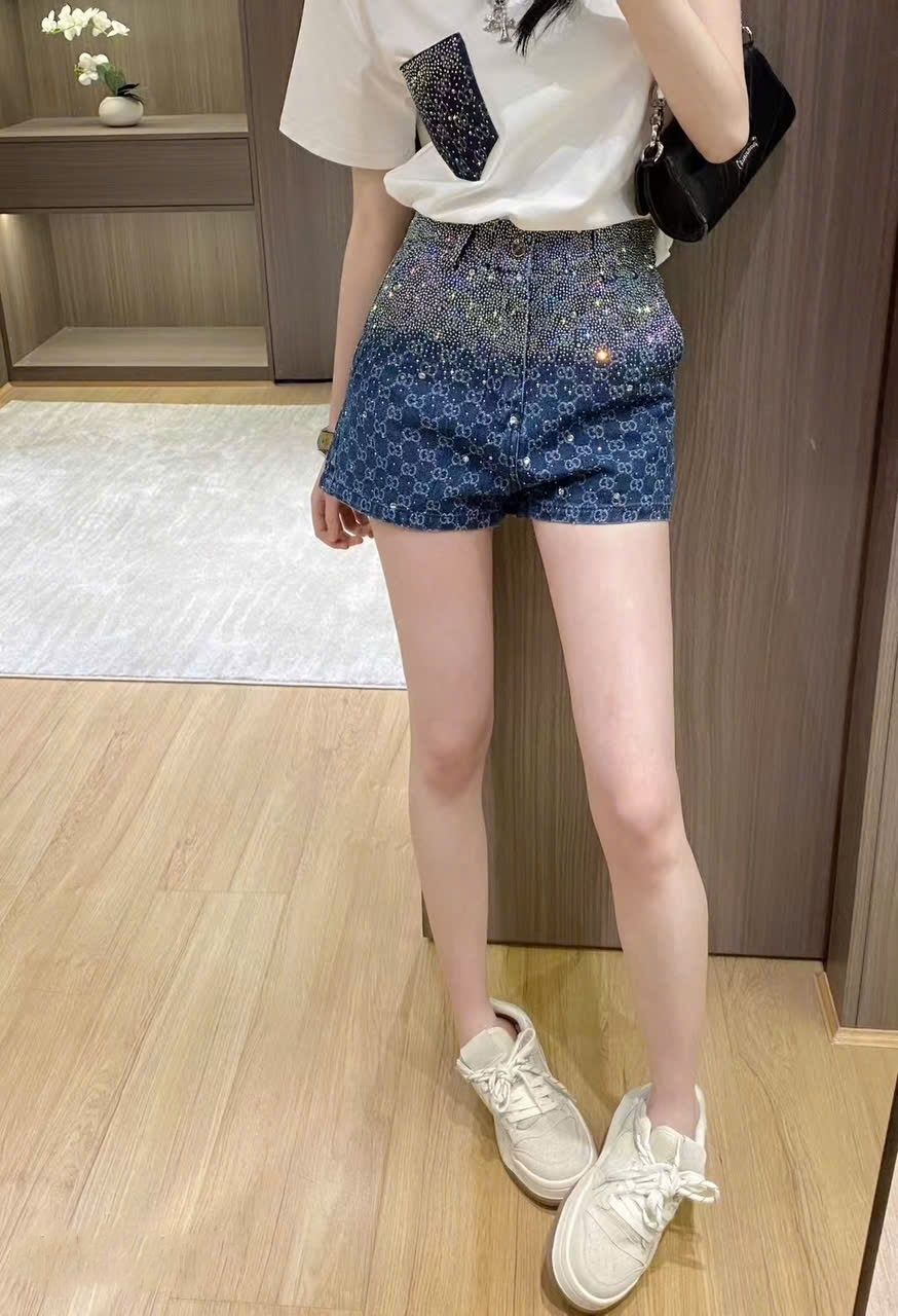  Set bộ áo thun trắng quần short nữ lưng cao Gucci đính đá 6