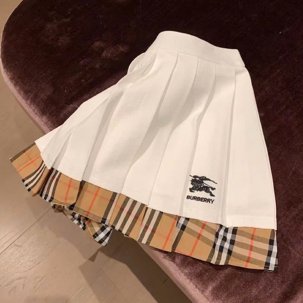 Set áo thun cổ tròn chân váy xếp ly xòe Burberry 12