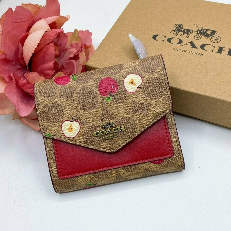 VÍ NGẮN NỮ COACH TRÁI TÁO SMALL WALLET IN SIGNATURE CANVAS WITH SCATTERED APPLE PRINT 2