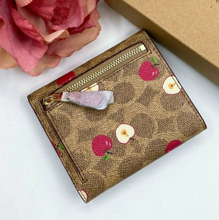 VÍ NGẮN NỮ COACH TRÁI TÁO SMALL WALLET IN SIGNATURE CANVAS WITH SCATTERED APPLE PRINT 5