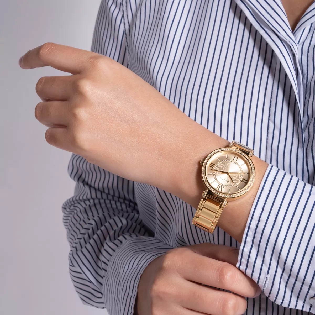ĐỒNG HỒ NỮ GUESS LADIES GOLD TONE ANALOG WATCH GW0588L1 6
