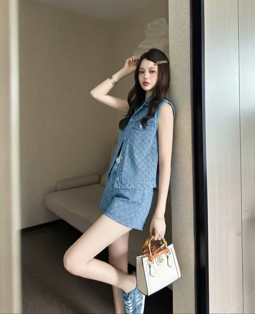 Set áo sát nách quần short jean xanh dương Gucci 2
