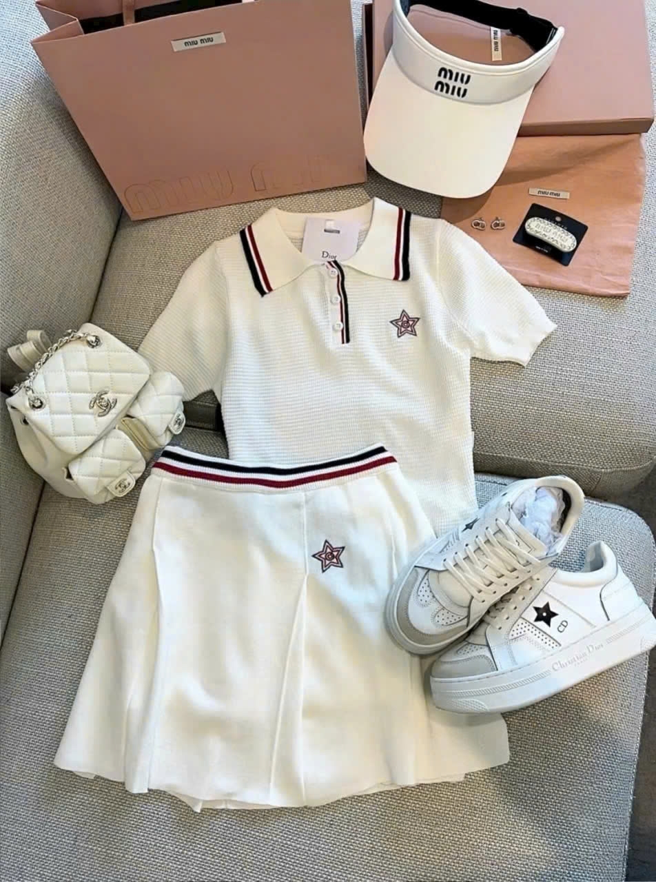 Set áo thun váy xếp ly xòe màu trắng Dior 3