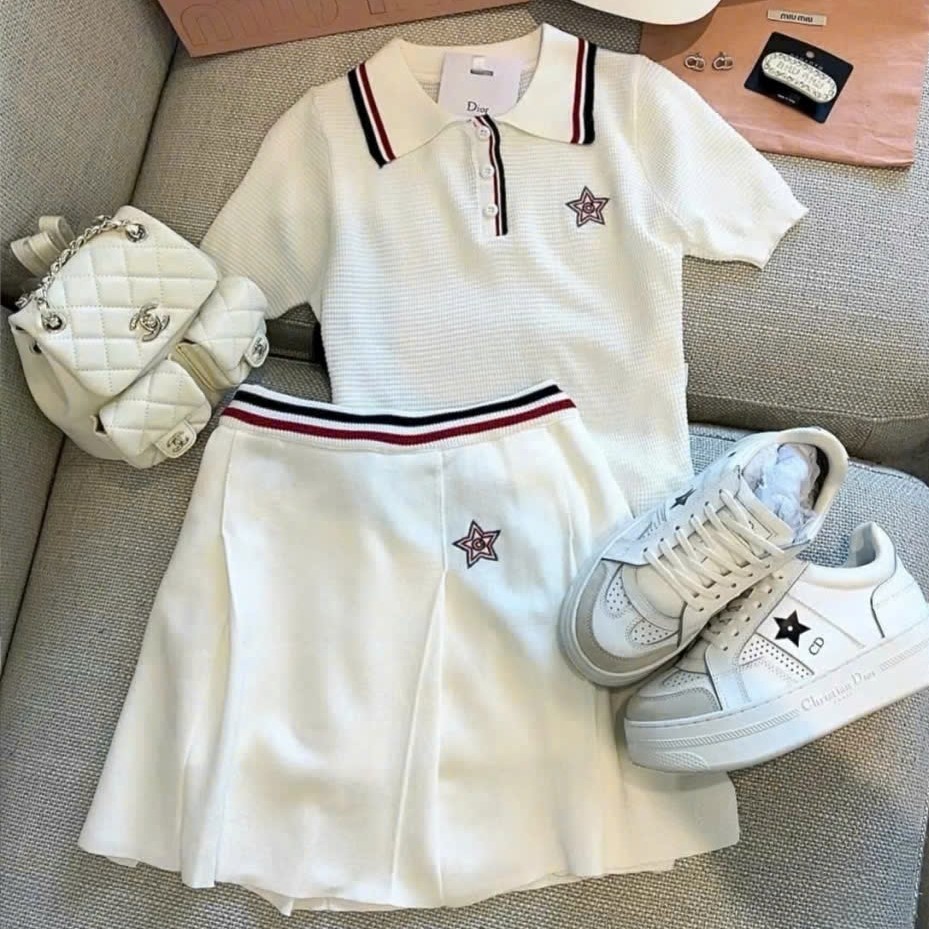Set áo thun váy xếp ly xòe màu trắng Dior 5