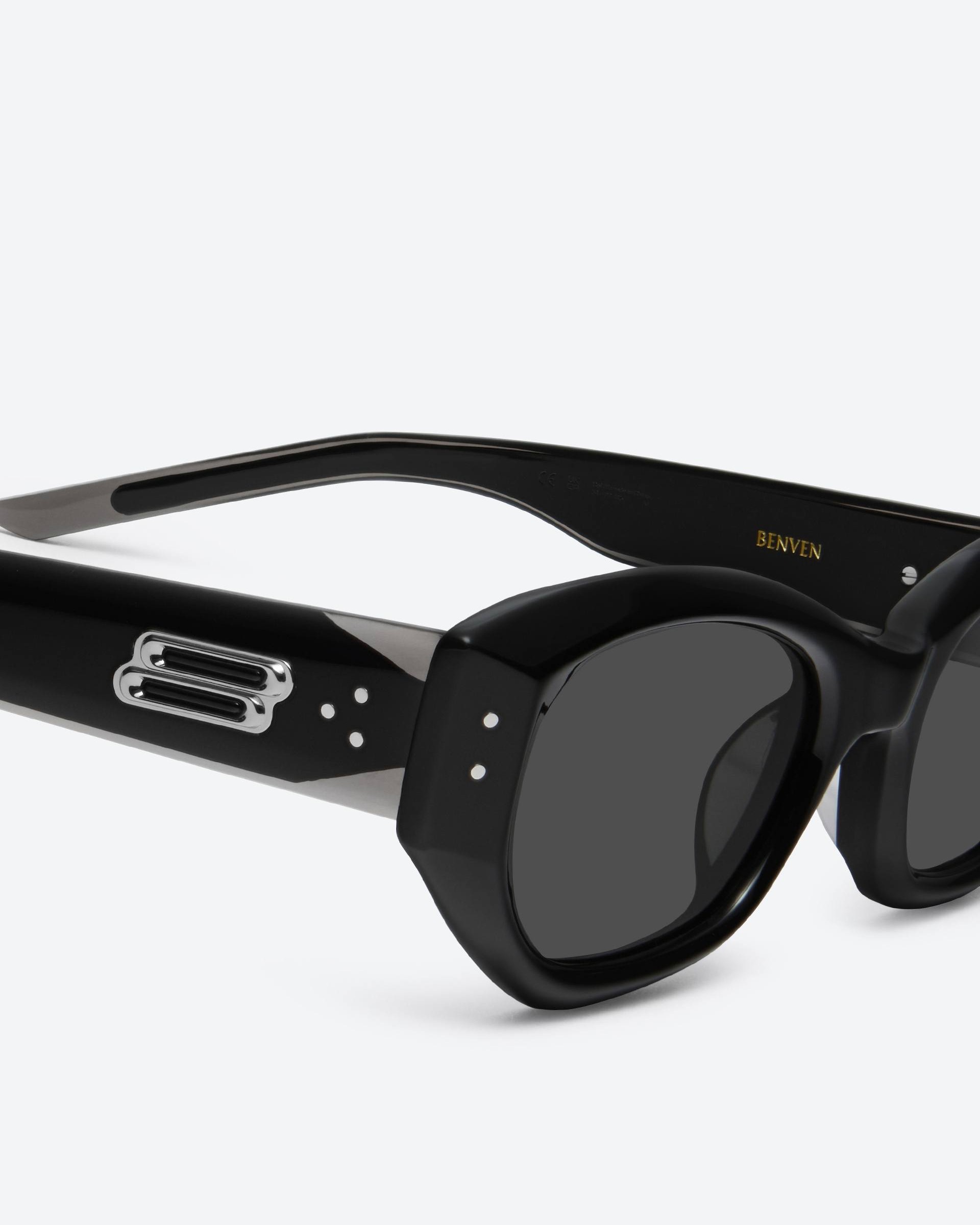 Mắt kính đen Gentle Monster Benven 01 Black Acetate Frame