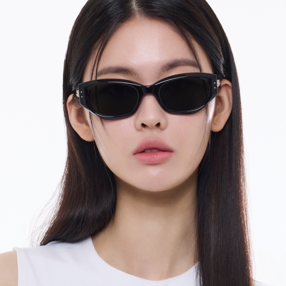 Mắt kính Gentle Monster Benven 01 Black Acetate Frame 16