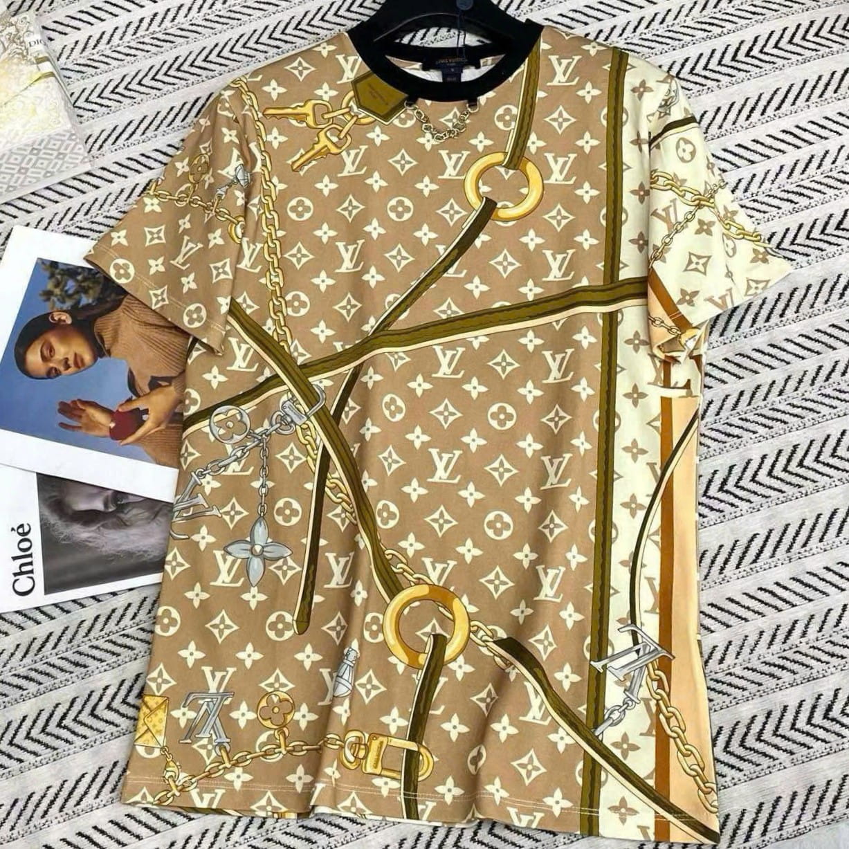 Áo thun LV họa tiết vàng nâu tay ngắn 5
