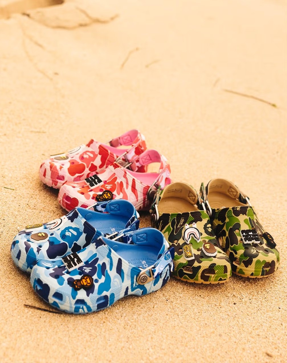 Dép Crocs x Bape Classic Clog Carnation A Bathing Ape ABC Camo Print Chai 209627-212 10