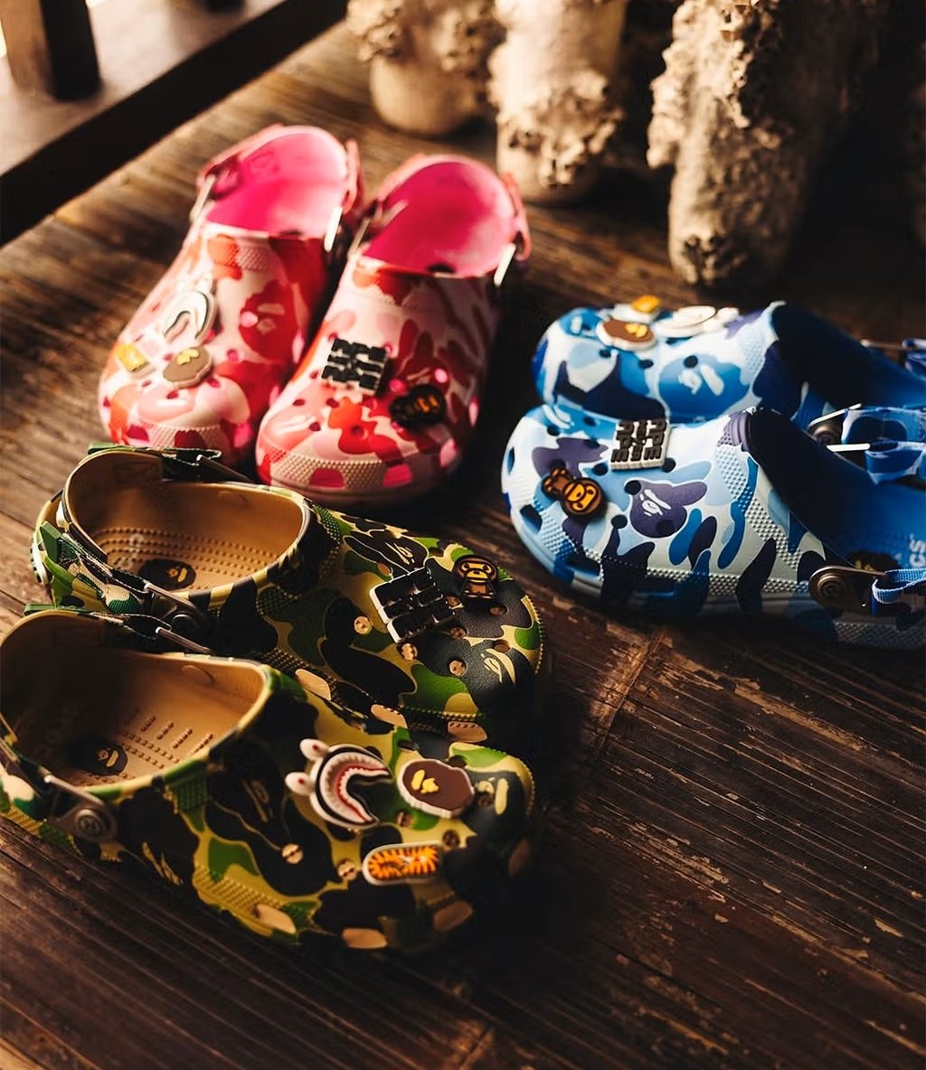 Dép Crocs x Bape Classic Clog Carnation A Bathing Ape ABC Camo Print Chai 209627-212 11
