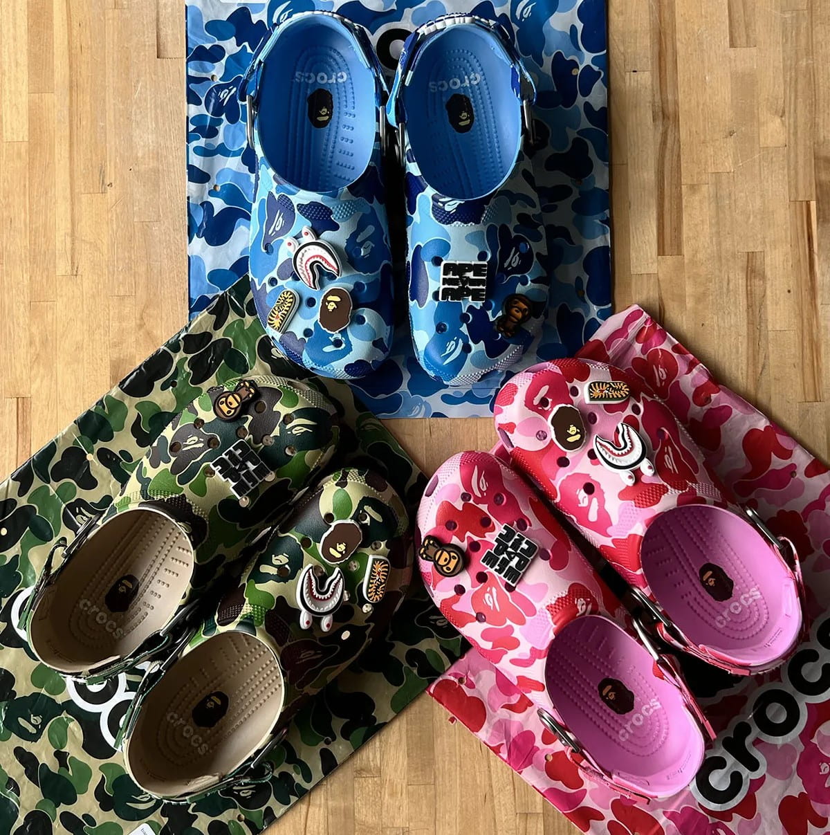 Dép Crocs x Bape Classic Clog Carnation A Bathing Ape ABC Camo Print Chai 209627-212 12