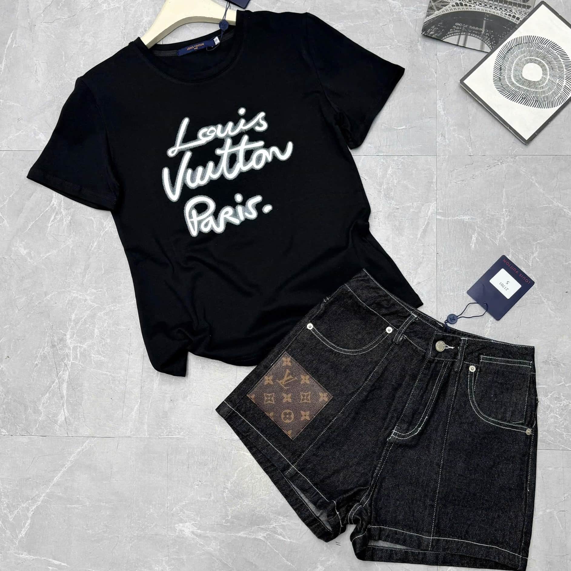 Set áo thun đen họa tiết chữ kèm quần short jean ngắn LV 4