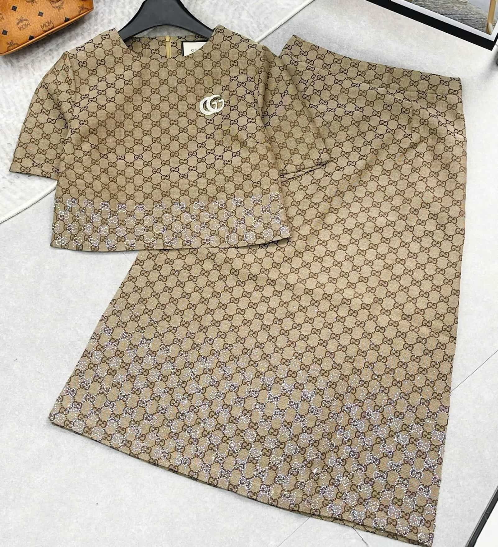 Set áo tay ngắn váy dài ôm Gucci 7