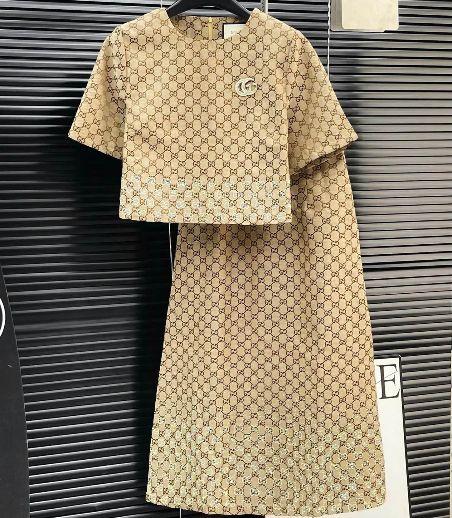 Set áo tay ngắn váy dài ôm Gucci 10