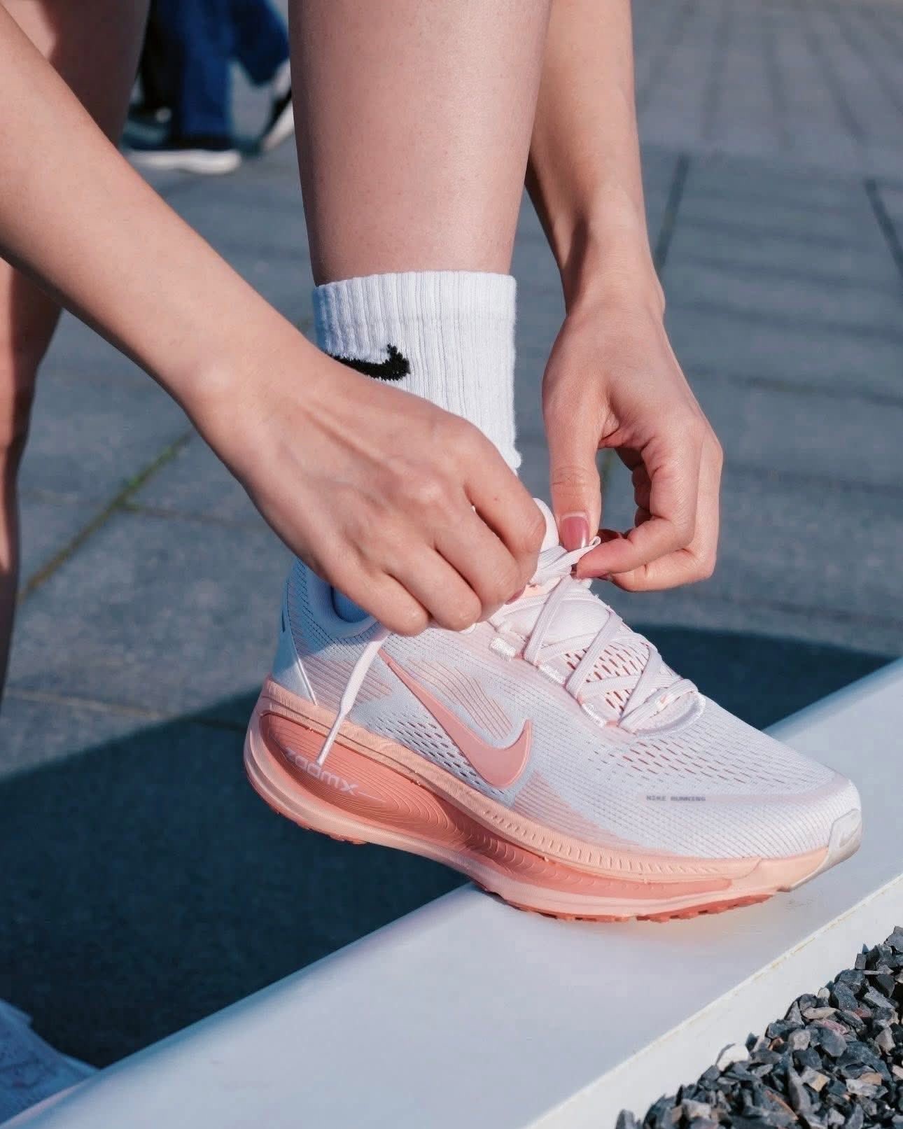Giày Nike nữ Vomero 18 Running Shoes Light Soft Pink Madder Root HM6804-601 4