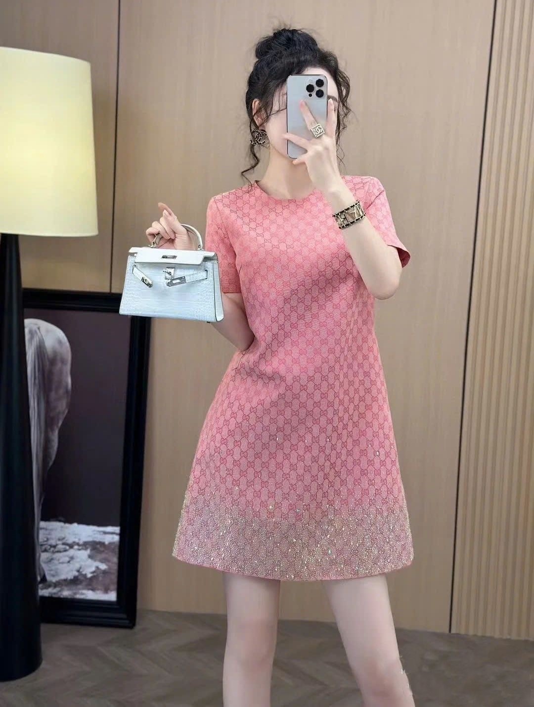 Áo đầm nữ Gucci màu hồng đ1inh đá 1