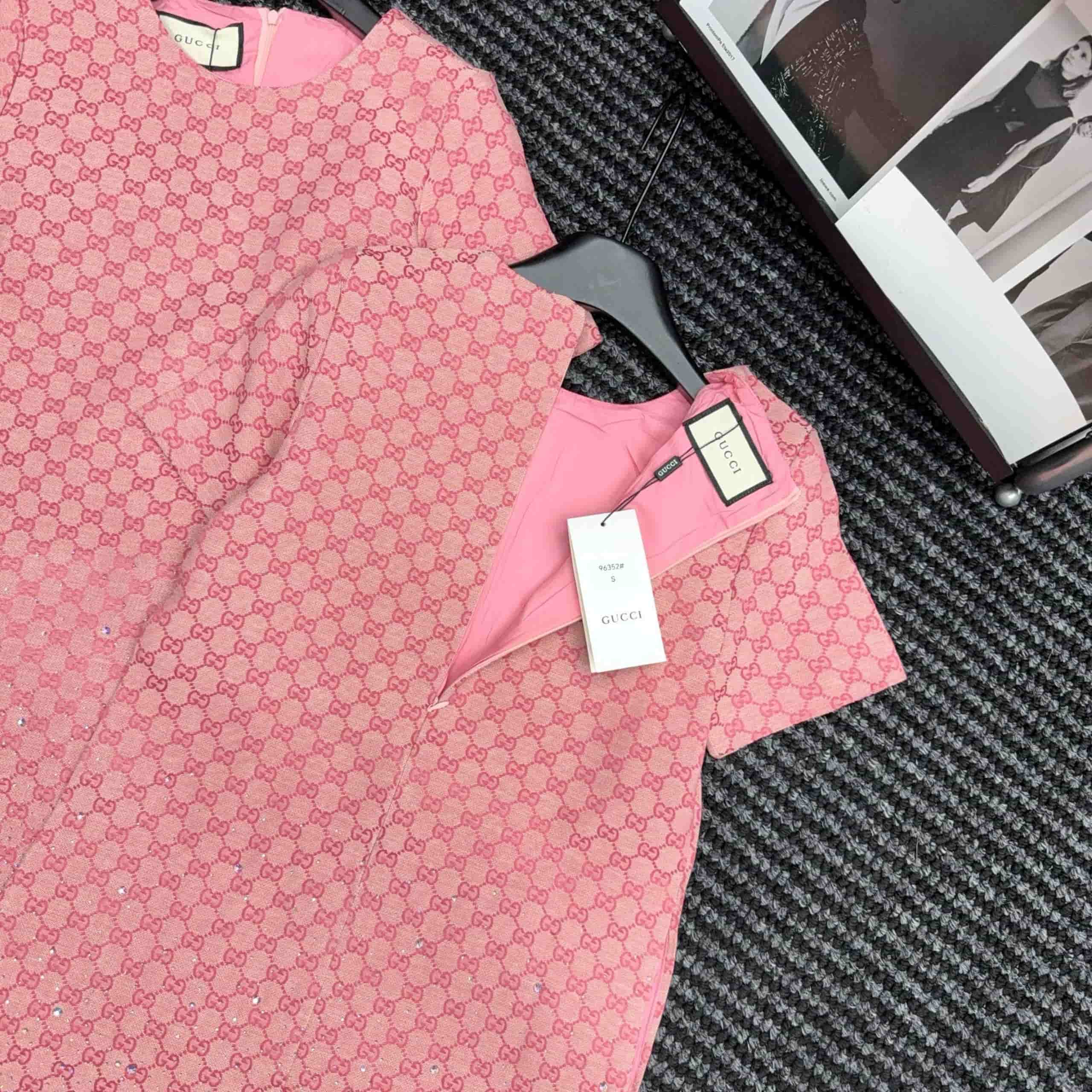 Áo đầm nữ Gucci màu hồng đ1inh đá 4