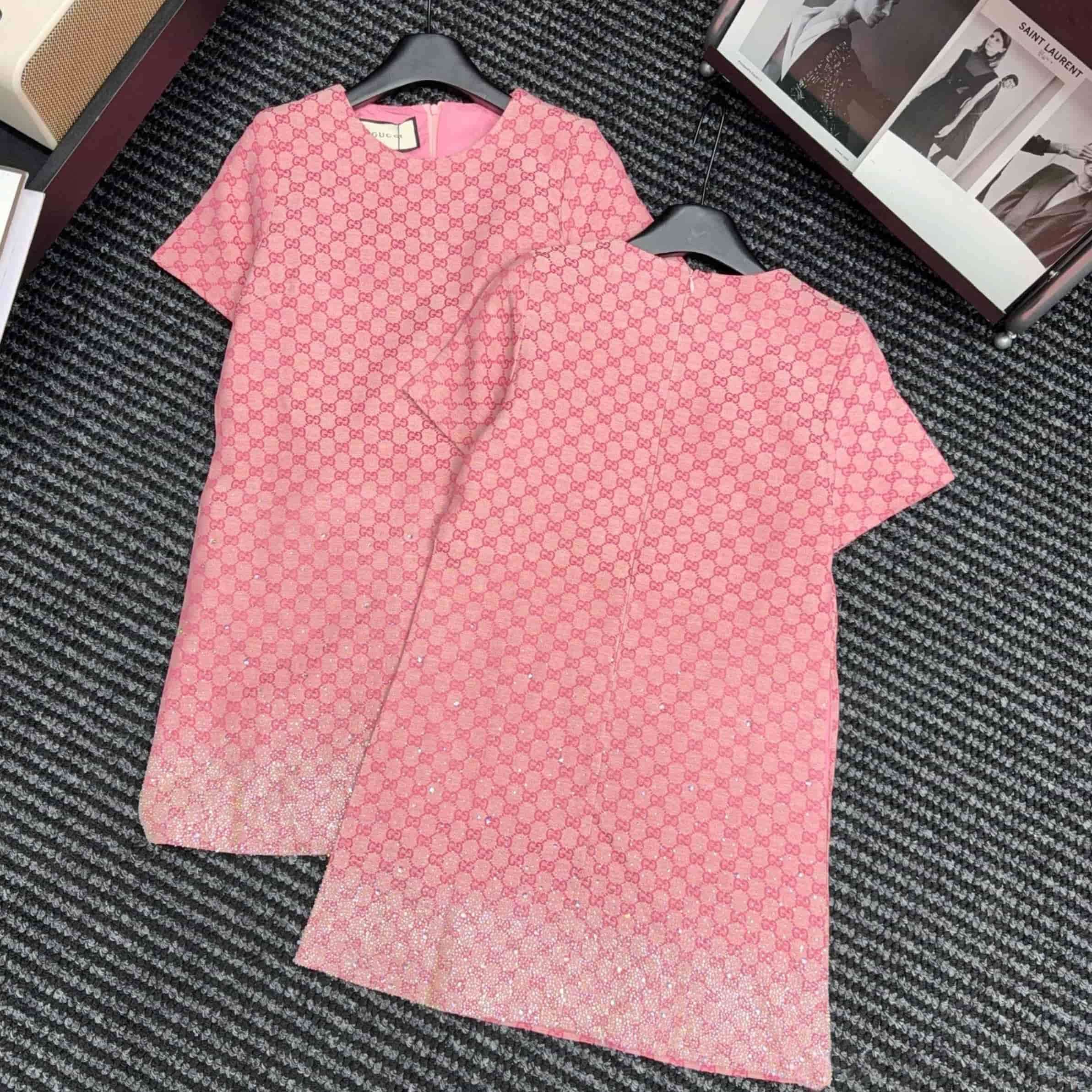 Áo đầm nữ Gucci màu hồng đ1inh đá 5