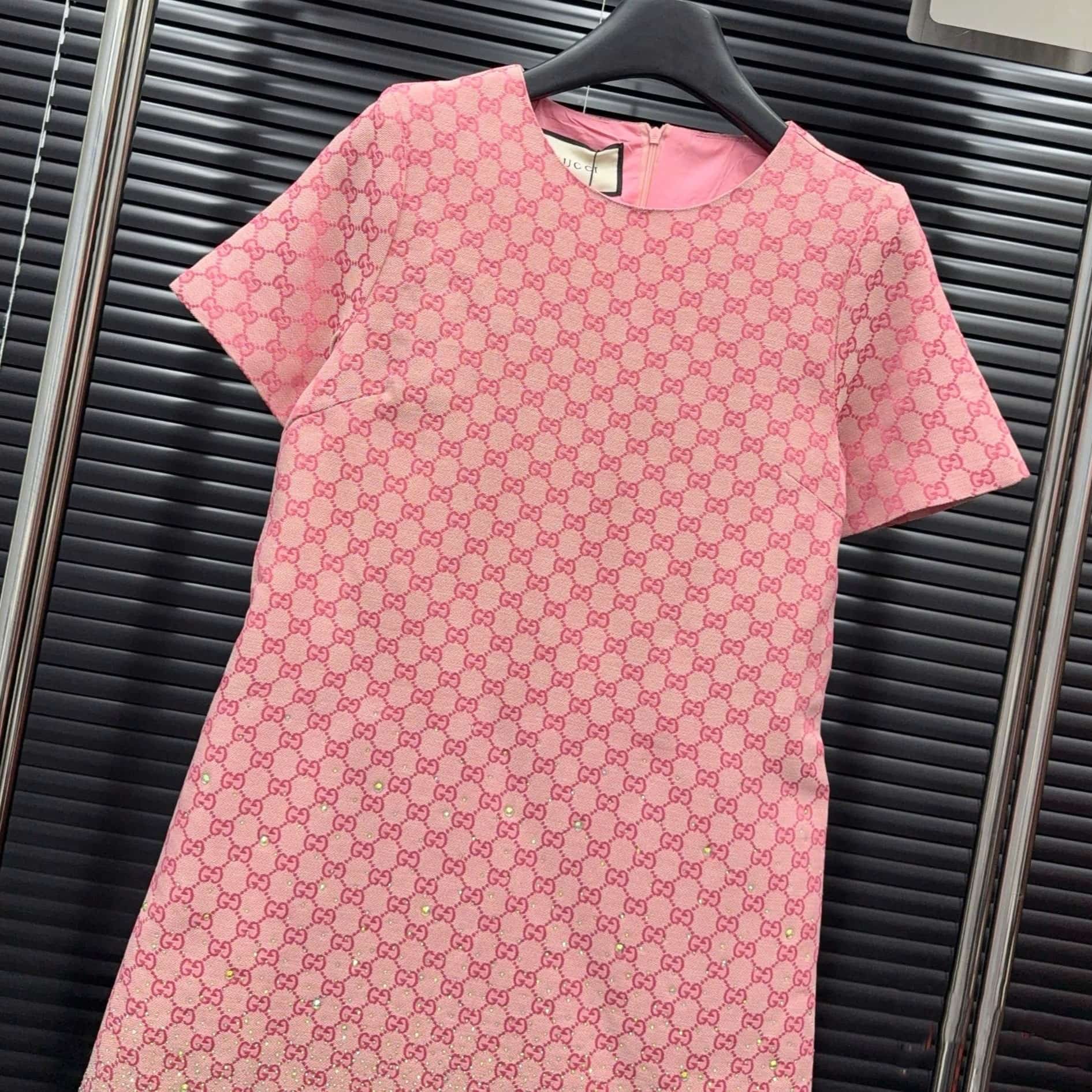 Áo đầm nữ Gucci màu hồng đ1inh đá 7