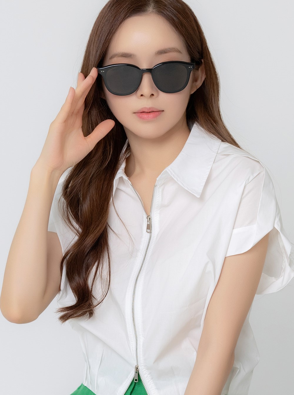 Mắt kính Gentle Monster Jade 01 Black Lenses Black Acetate Frame 2