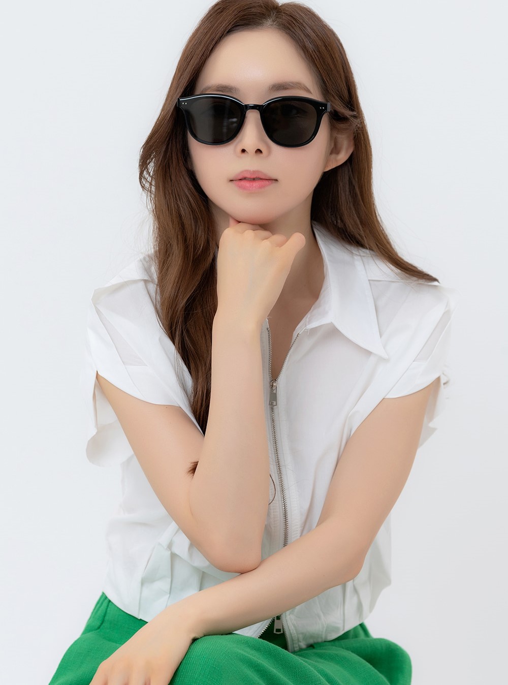 Mắt kính Gentle Monster Jade 01 Black Lenses Black Acetate Frame 8