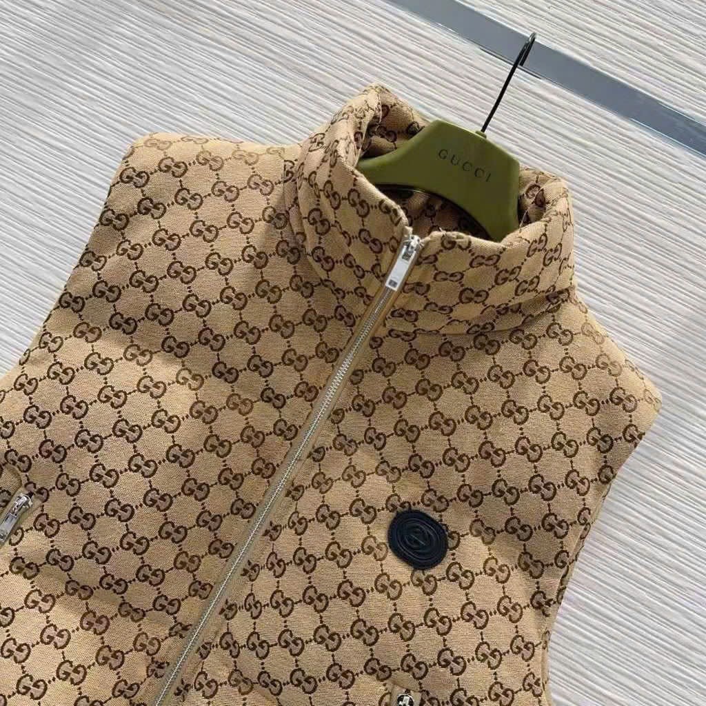 Áo khoác nữ Gucci gile vàng nâu họa tiết hãng 7