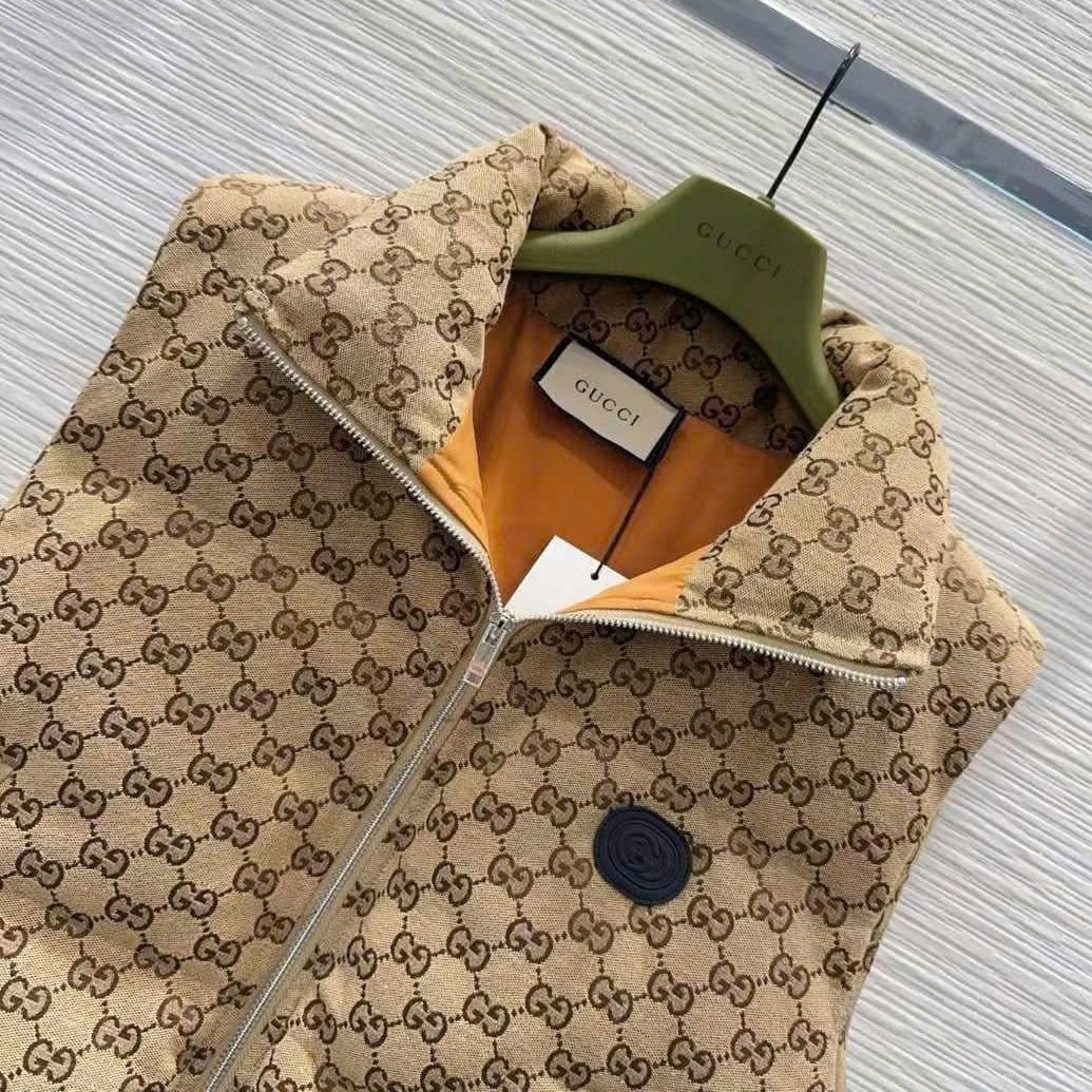 Áo khoác nữ Gucci gile vàng nâu họa tiết hãng 5