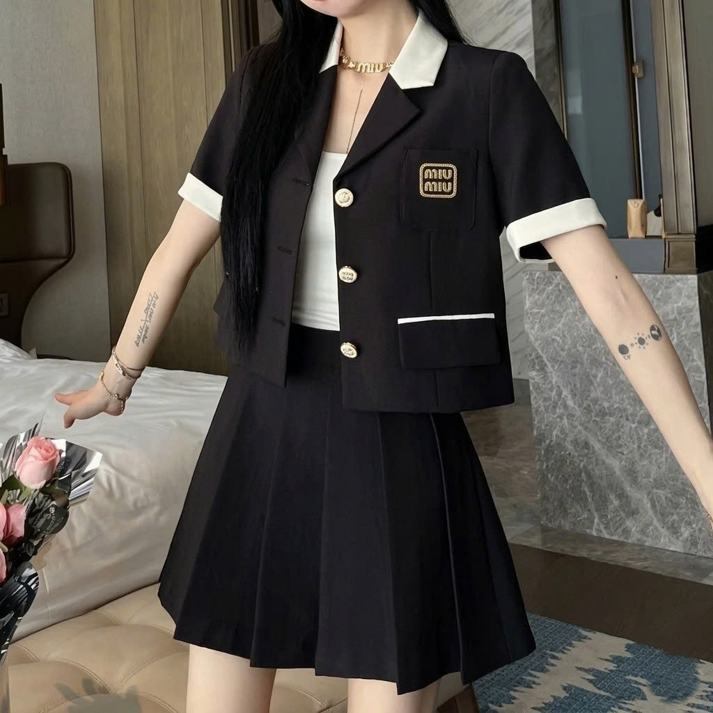 Set áo váy màu đen xếp ly Miu Miu 6