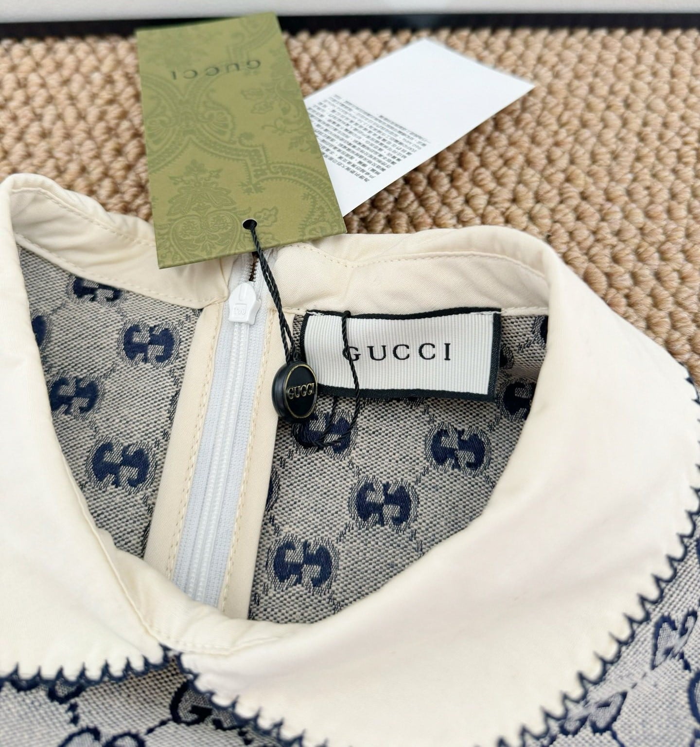 Áo đầm nữ phối cổ bẻ dáng váy xếp tầng Gucci 4