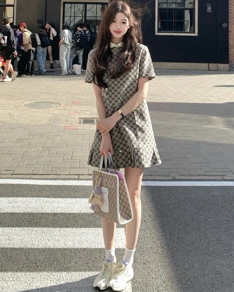 Áo đầm nữ phối cổ bẻ dáng váy xếp tầng Gucci 9