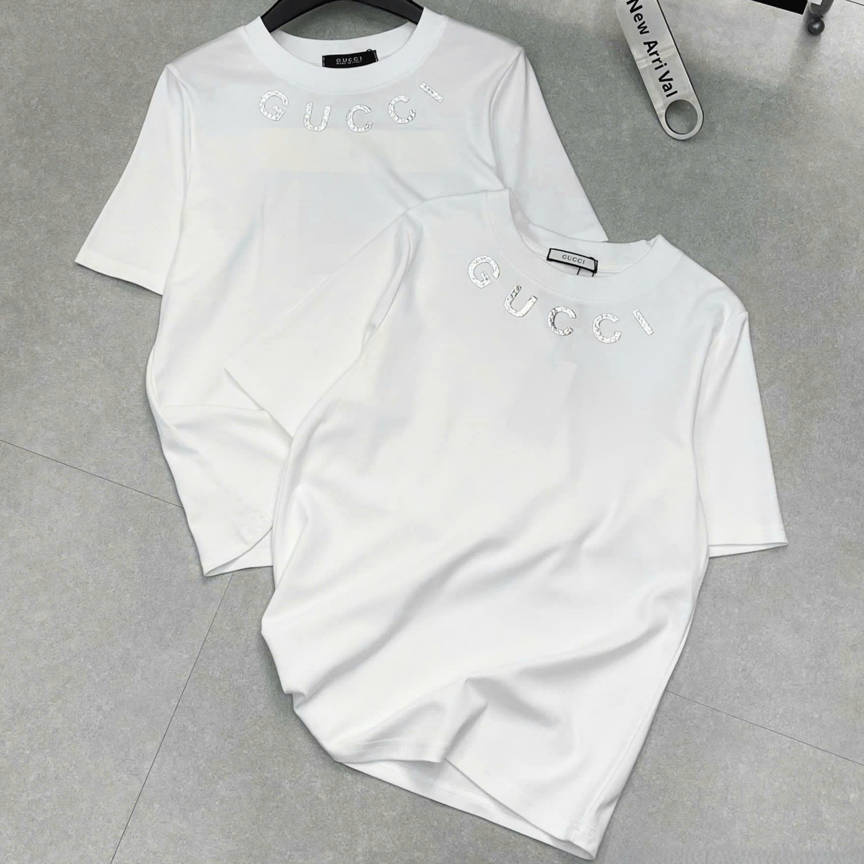Set áo thun trắng đen váy ôm dài nâu Gucci 3