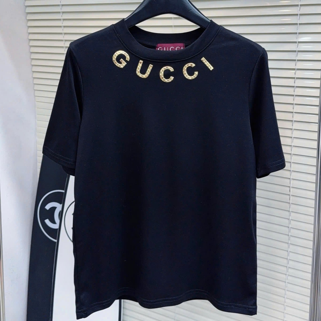 Set áo thun trắng đen váy ôm dài nâu Gucci 1