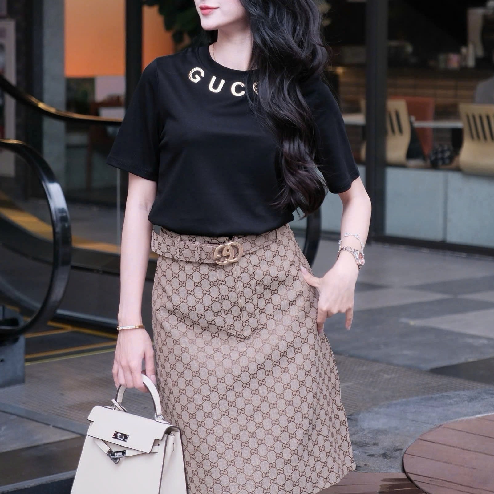 Set áo thun trắng đen váy ôm dài nâu Gucci 6