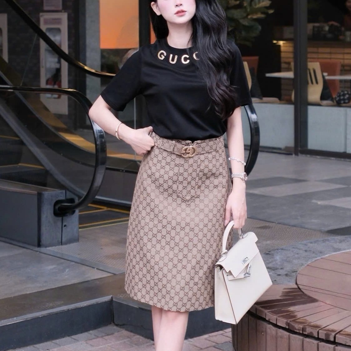 Set áo thun trắng đen váy ôm dài nâu Gucci 13