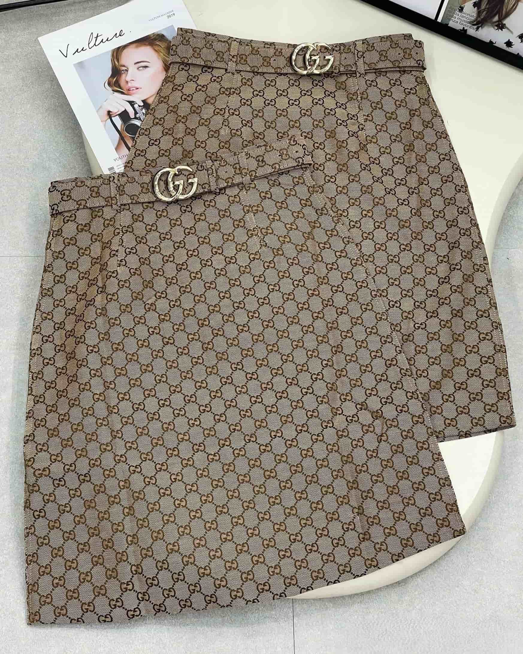 Set áo thun trắng đen váy ôm dài nâu Gucci 14