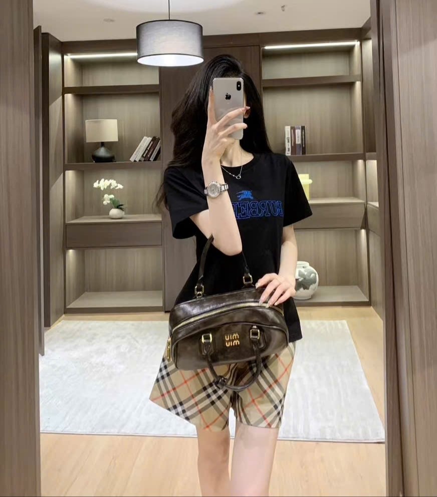 Set áo thun quần short nữ nâu Burberry 2