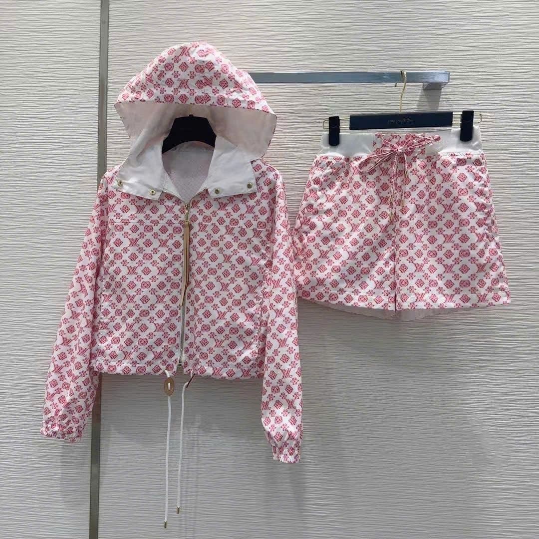 Set áo có nón và quần short nữ màu hồng LV 2