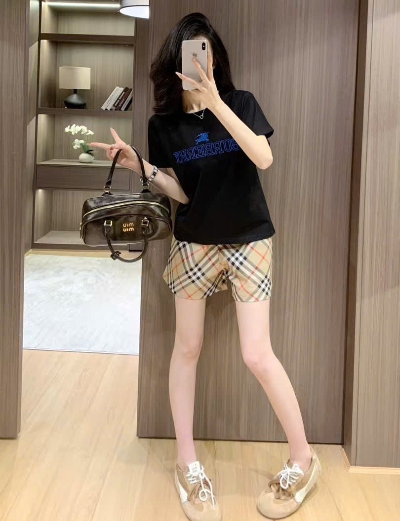 Set áo thun quần short nữ nâu Burberry 5