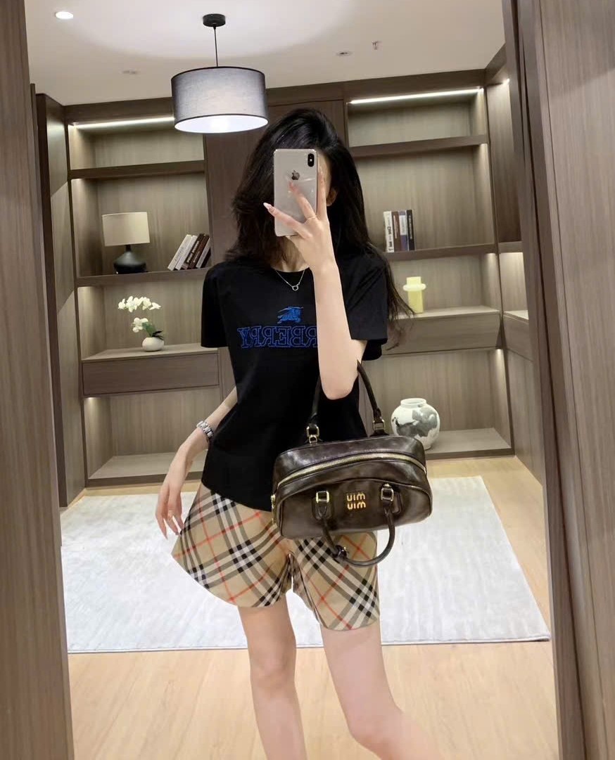 Set áo thun quần short nữ nâu Burberry 1