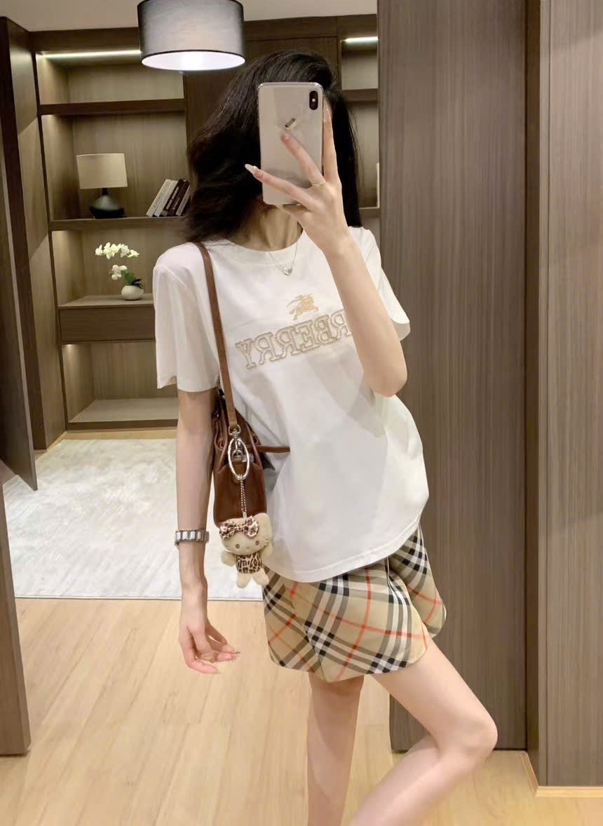 Set áo thun quần short nữ nâu Burberry 6