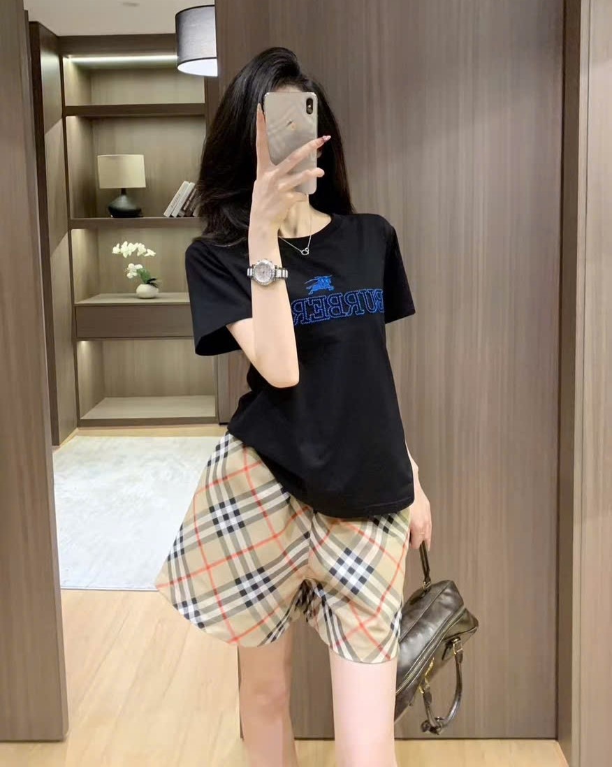 Set áo thun quần short nữ nâu Burberry 11