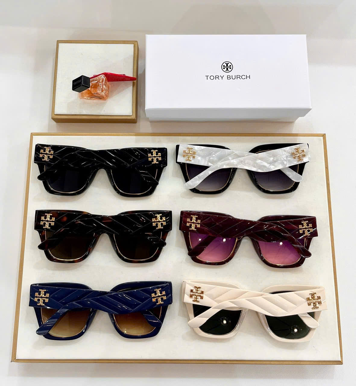 Mắt kính Tory Burch Kira Chevron Square Sunglasses 5